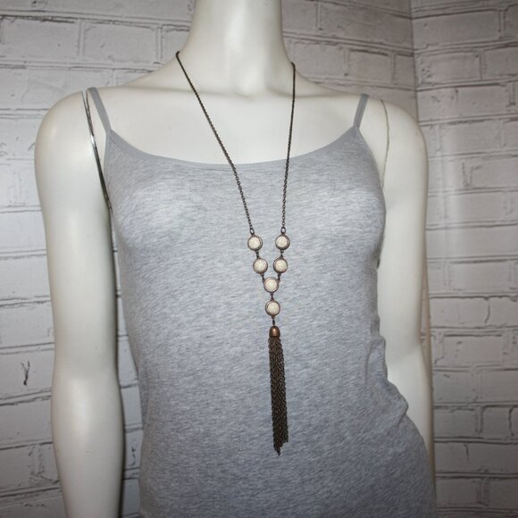 Beautiful copper and howlite tassel statement necklace 32-34" - Picture 3 of 4